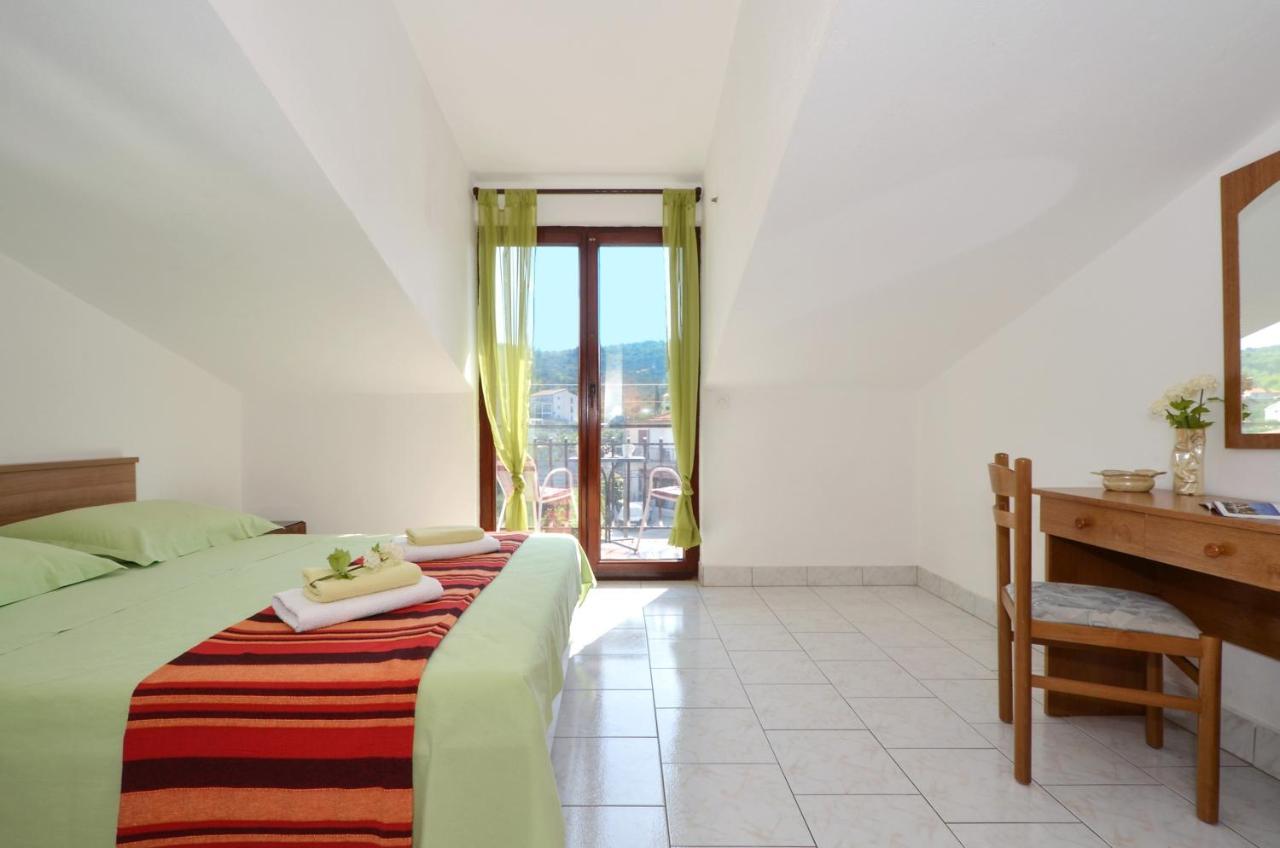 Apartments By The Sea Slatine, Ciovo - 12176 外观 照片